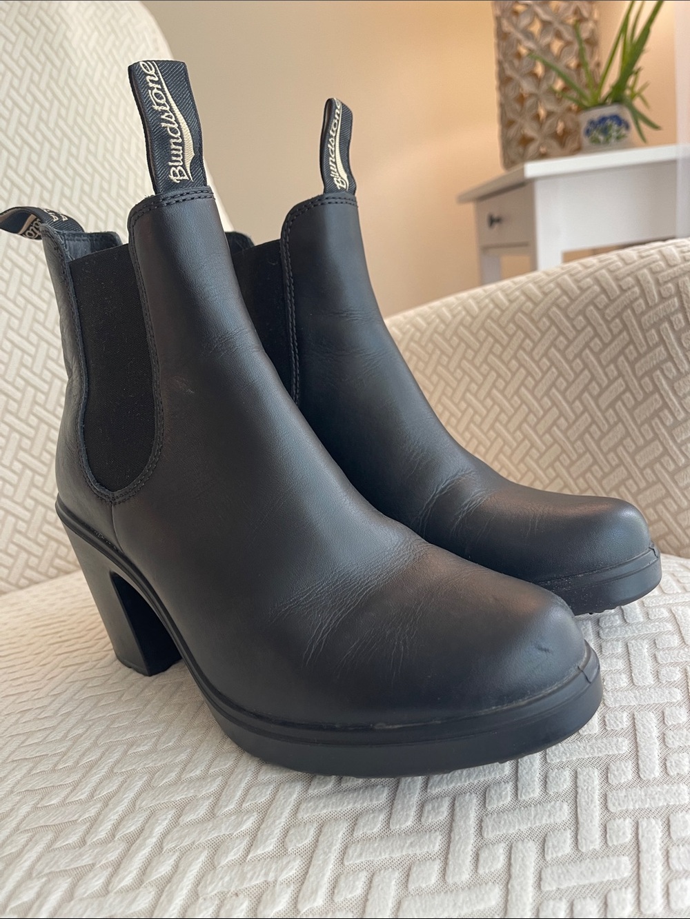 Blundstone Black Leather Heeled Chelsea Boots